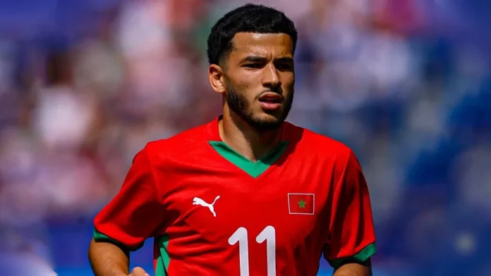Le joueur marocain Zakaria El Ouahdi en action sur le terrain