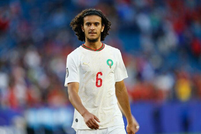 Le milieu marocain Ayyoub Bouaddi sous le maillot de Lille