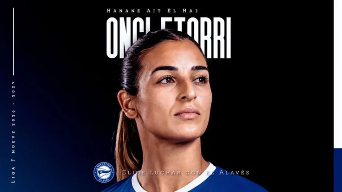 La footballeuse marocaine Hanane Ait El Haj en action sur le terrain