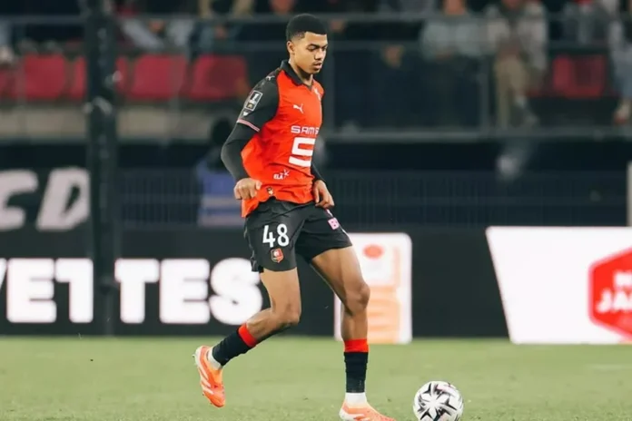 Le défenseur marocain Abdelhamid Aït Boudlal sous le maillot du Stade Rennais
