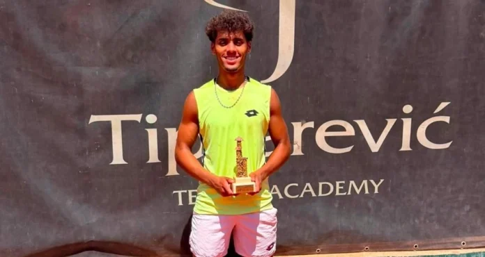 Le joueur marocain de tennis Walid Ahouda célébrant une victoire