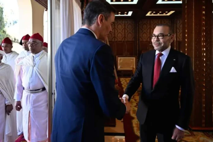 Rencontre entre le Roi Mohammed VI et Pedro Sanchez illustrant le partenariat Maroc Espagne