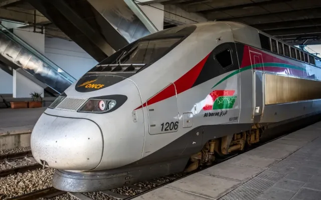 Train ONCF Al Boraq dans une gare