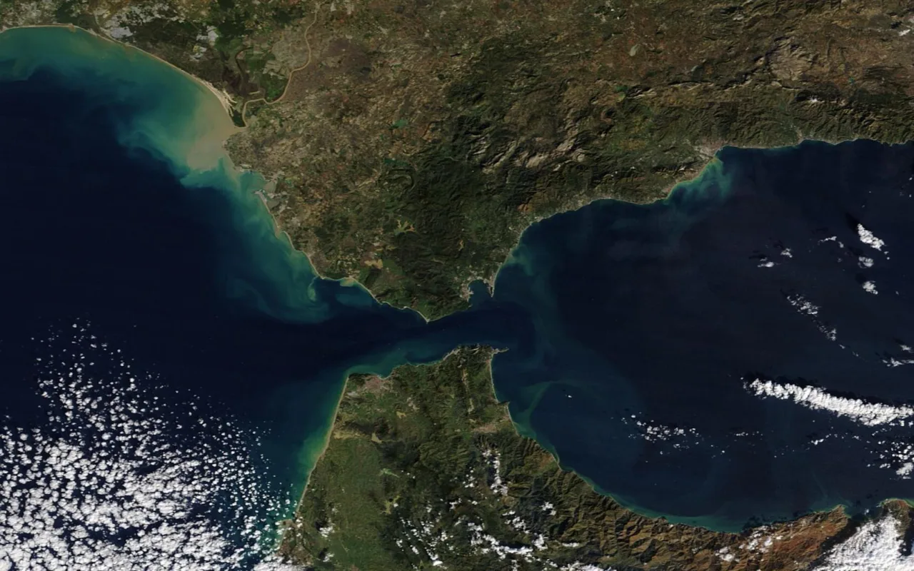 Vue satellite du détroit de Gibraltar entre le Maroc et l’Espagne